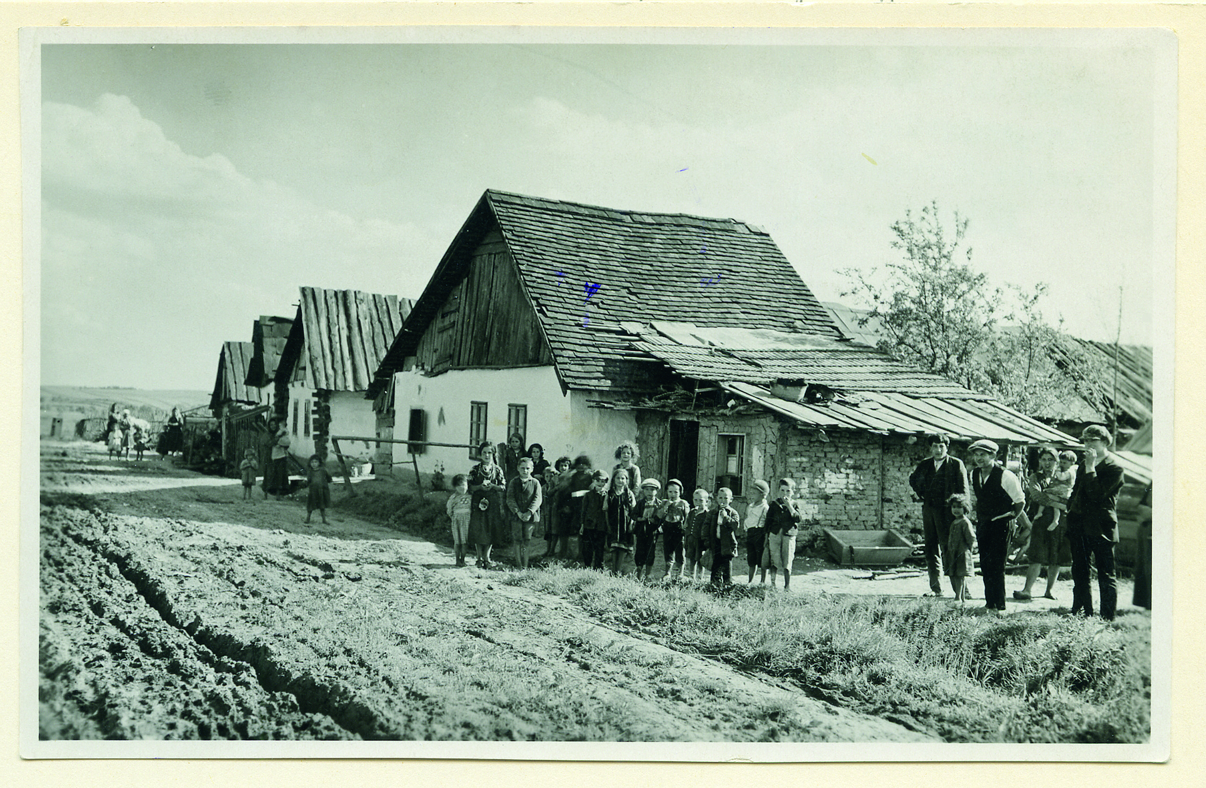 Polisfoto på den romska bosättningen Unterschützen i Burgenland från slutet av 1920-talet.